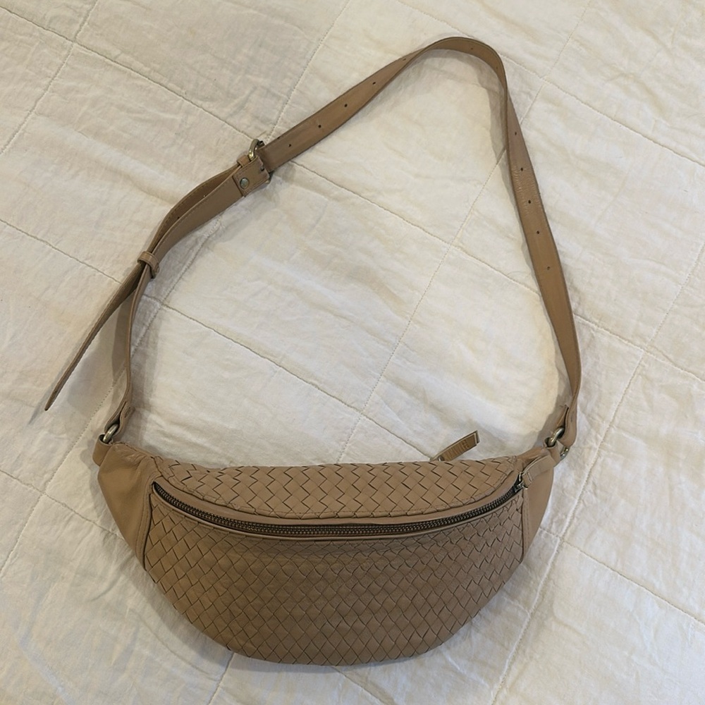 MANDRN crossbody